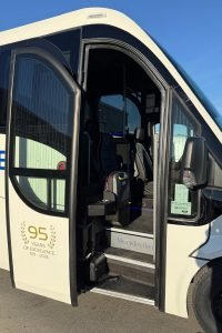25 manna rúta hurð